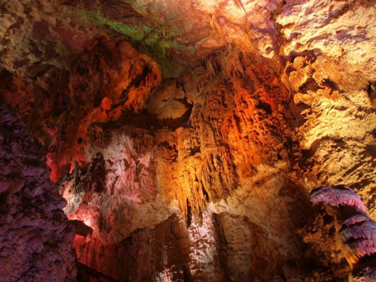 The Canelobre Caves